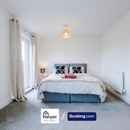 Hough Green Prime Location 3 Storey By Harperletting Short Lets & Serviced Accommodation Chester With Driveway Long Or Short Stays מראה חיצוני תמונה