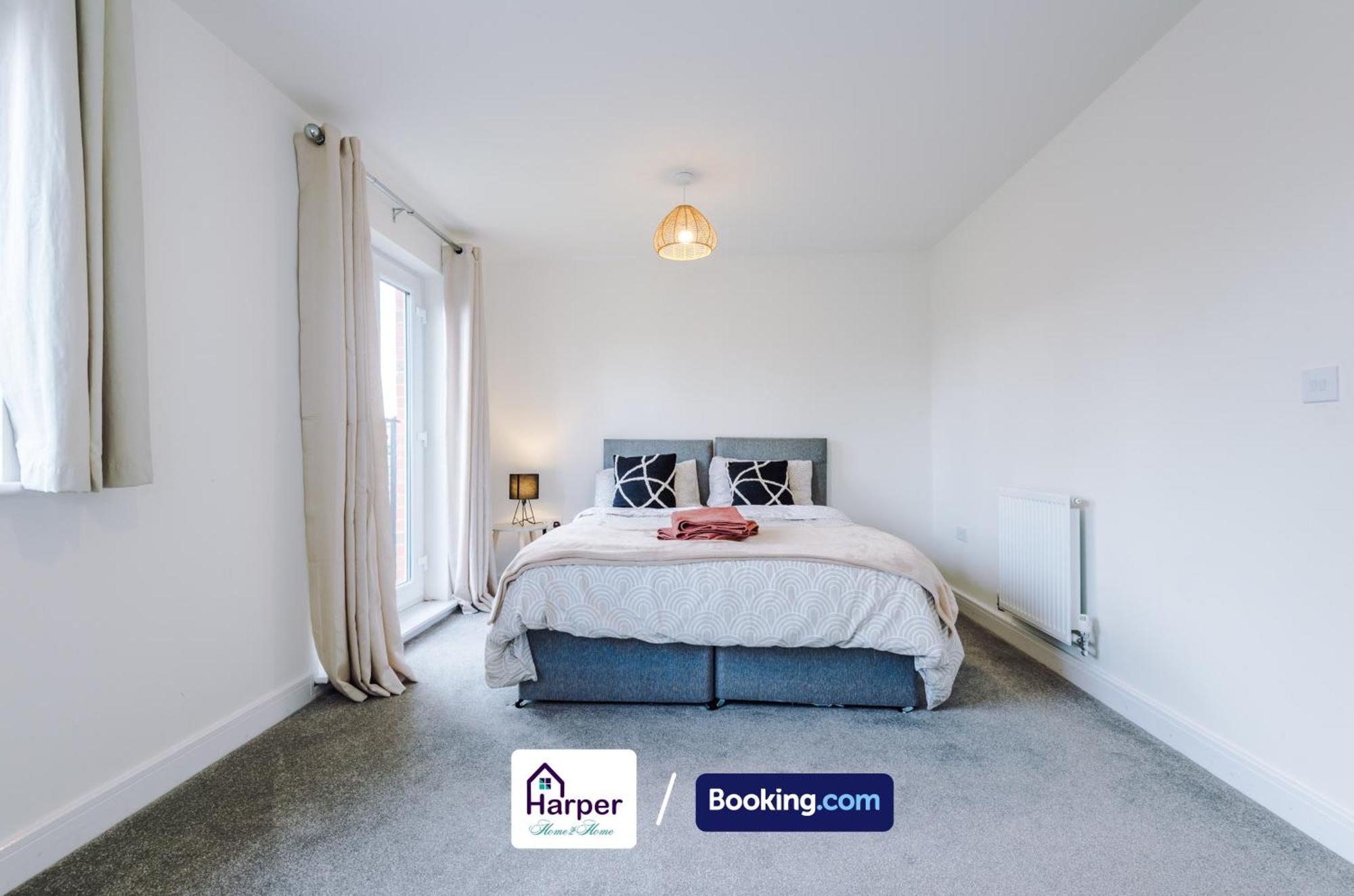 Hough Green Prime Location 3 Storey By Harperletting Short Lets & Serviced Accommodation Chester With Driveway Long Or Short Stays מראה חיצוני תמונה