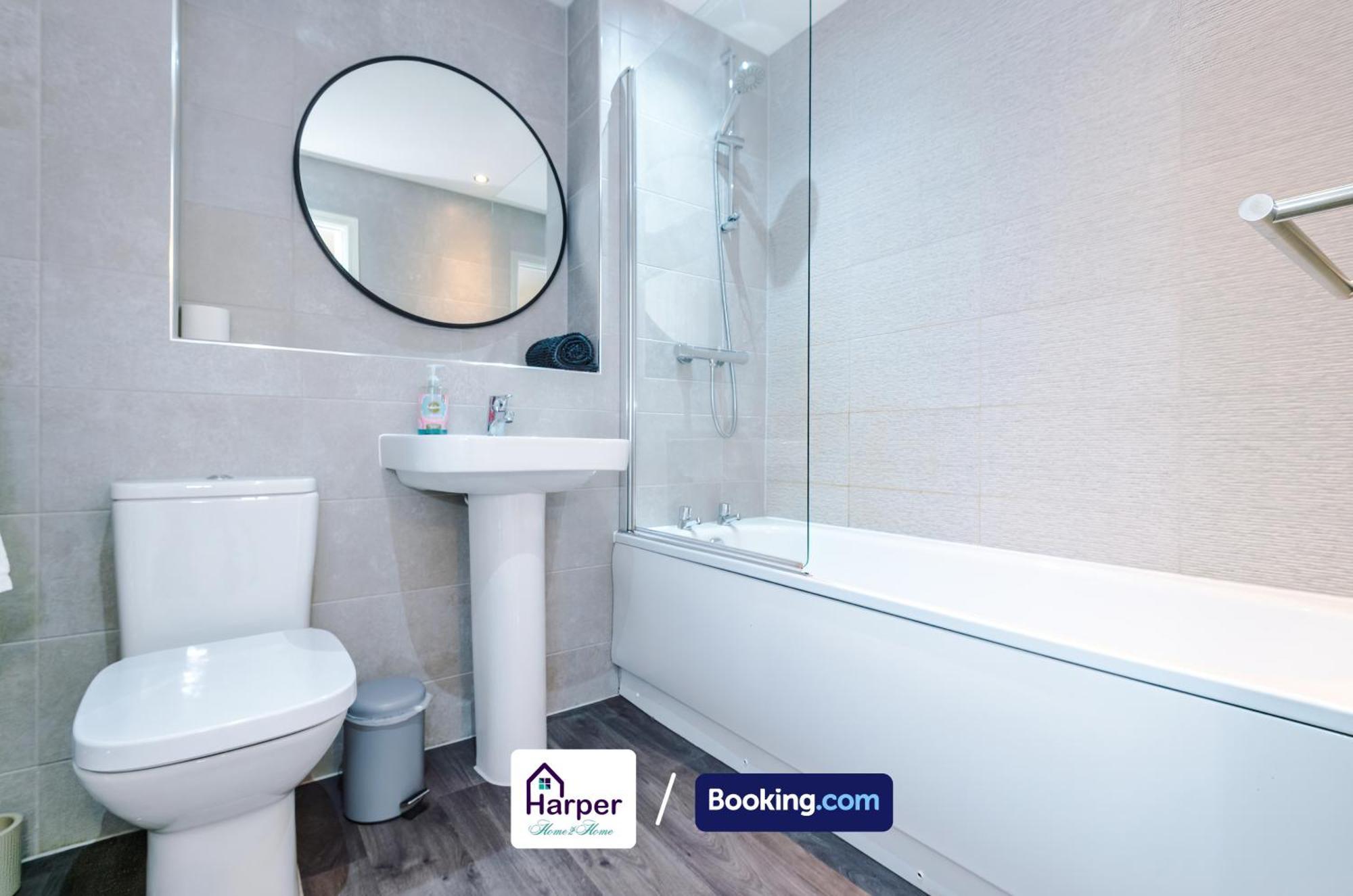 Hough Green Prime Location 3 Storey By Harperletting Short Lets & Serviced Accommodation Chester With Driveway Long Or Short Stays מראה חיצוני תמונה