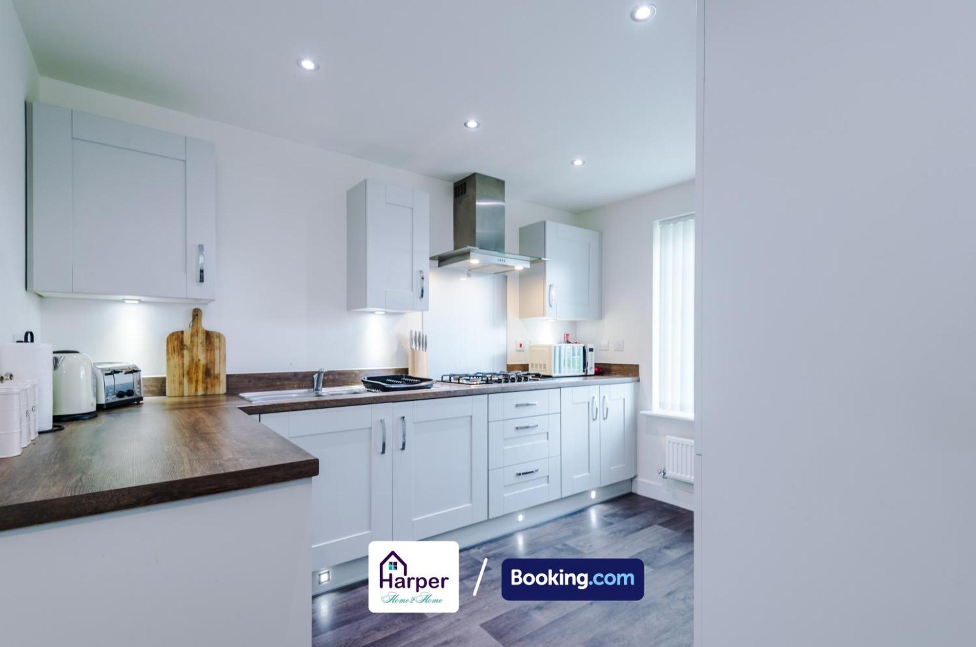 Hough Green Prime Location 3 Storey By Harperletting Short Lets & Serviced Accommodation Chester With Driveway Long Or Short Stays מראה חיצוני תמונה