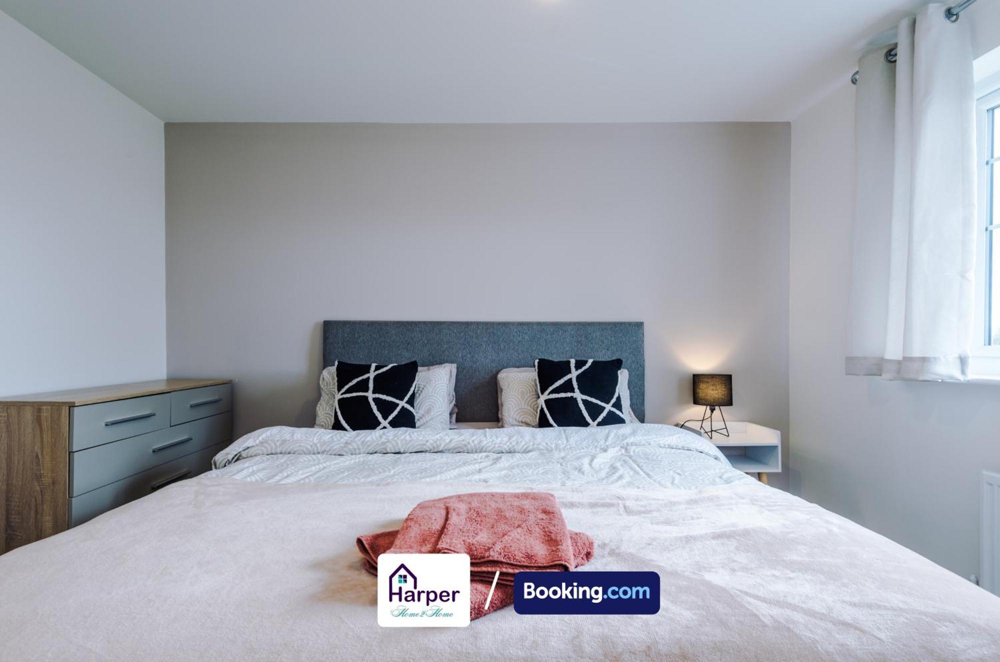 Hough Green Prime Location 3 Storey By Harperletting Short Lets & Serviced Accommodation Chester With Driveway Long Or Short Stays מראה חיצוני תמונה