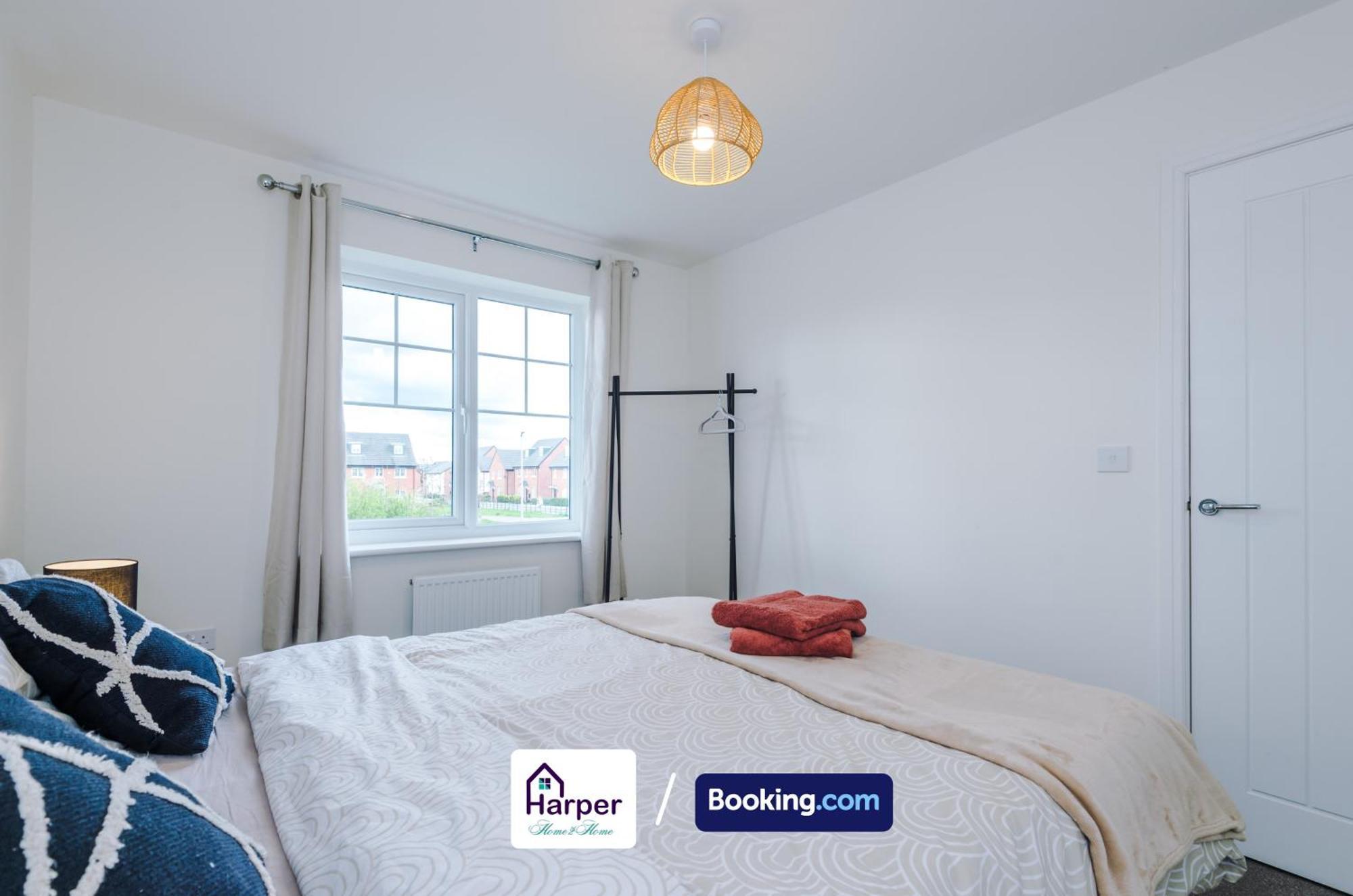 Hough Green Prime Location 3 Storey By Harperletting Short Lets & Serviced Accommodation Chester With Driveway Long Or Short Stays מראה חיצוני תמונה