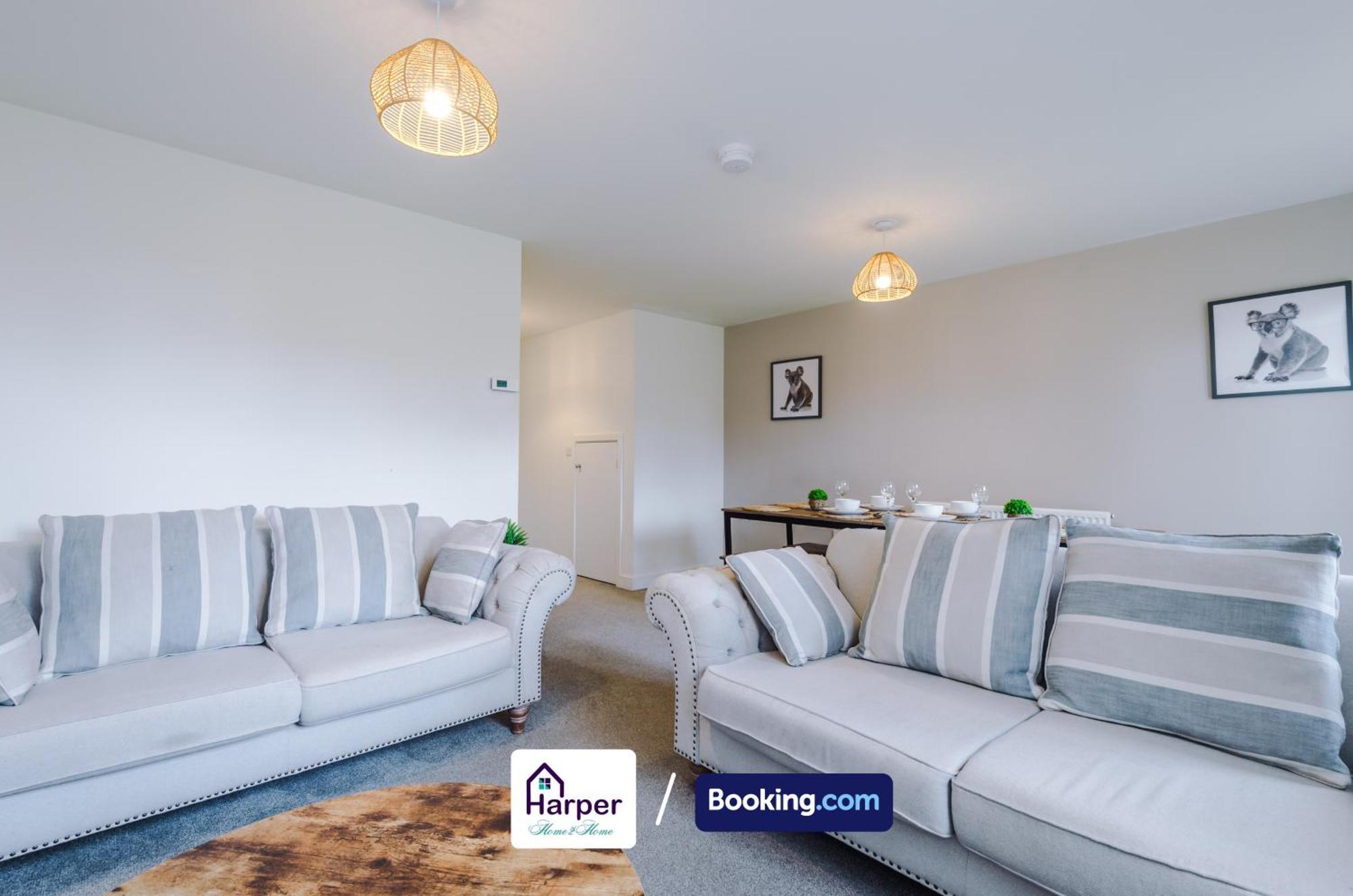 Hough Green Prime Location 3 Storey By Harperletting Short Lets & Serviced Accommodation Chester With Driveway Long Or Short Stays מראה חיצוני תמונה
