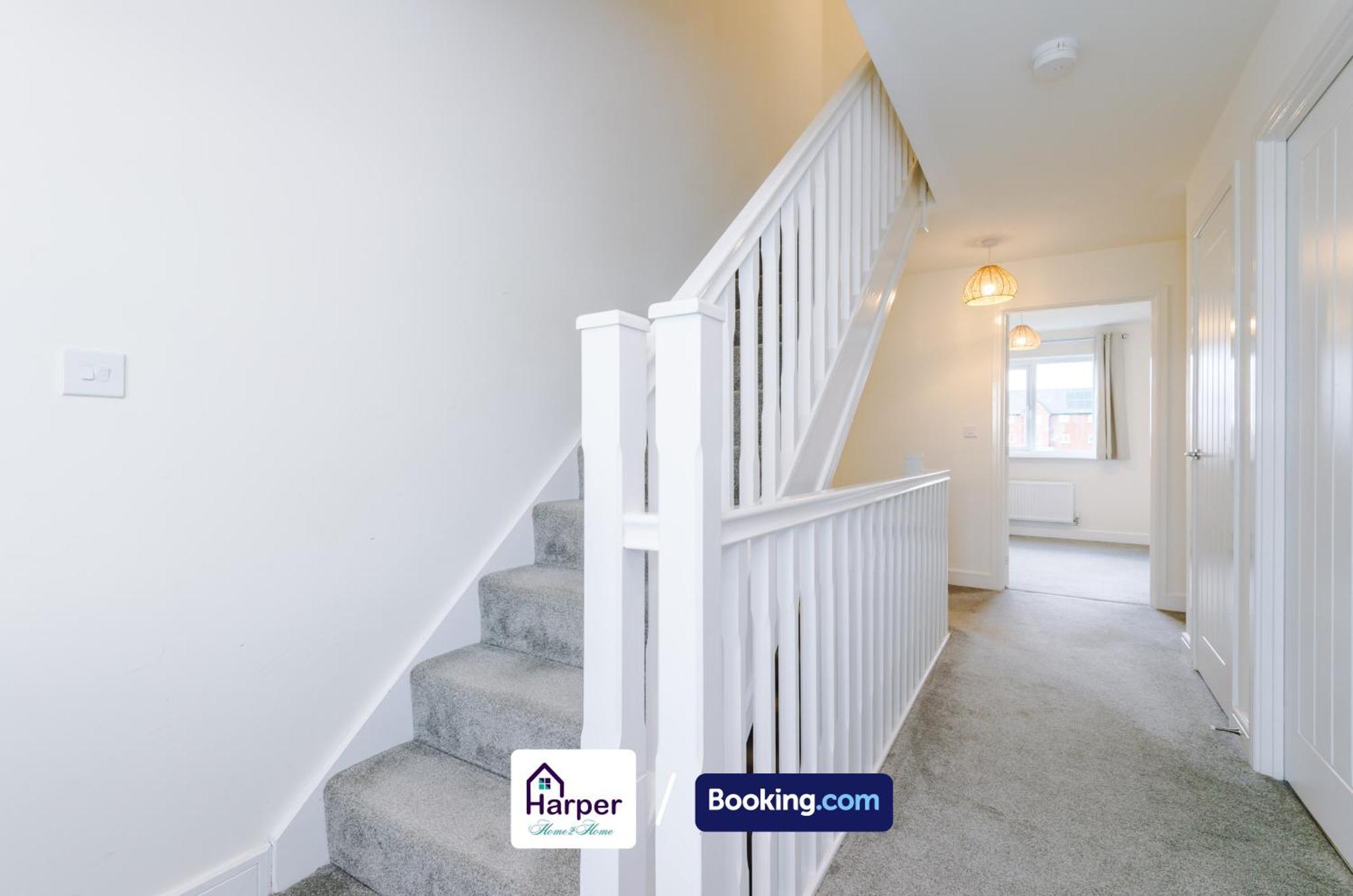 Hough Green Prime Location 3 Storey By Harperletting Short Lets & Serviced Accommodation Chester With Driveway Long Or Short Stays מראה חיצוני תמונה