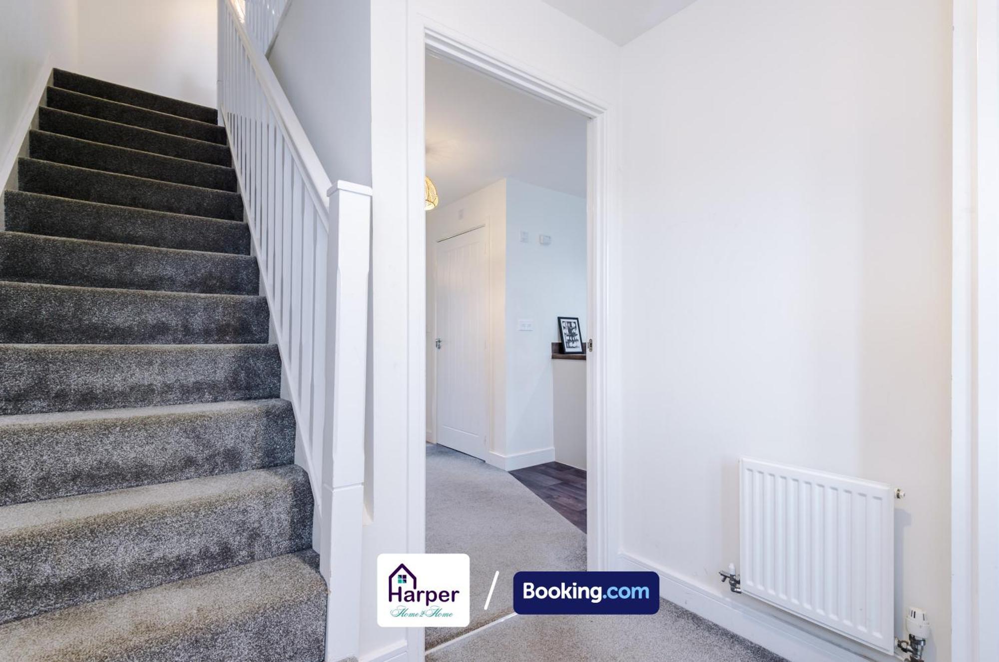 Hough Green Prime Location 3 Storey By Harperletting Short Lets & Serviced Accommodation Chester With Driveway Long Or Short Stays מראה חיצוני תמונה