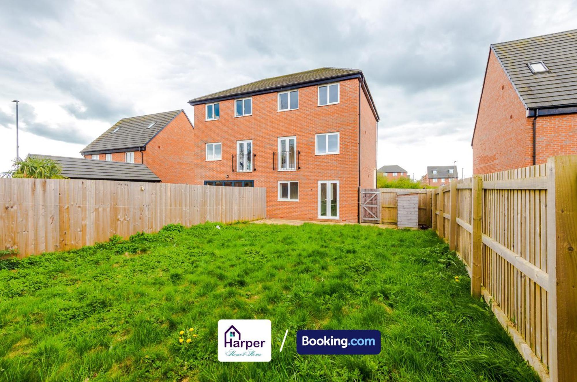 Hough Green Prime Location 3 Storey By Harperletting Short Lets & Serviced Accommodation Chester With Driveway Long Or Short Stays מראה חיצוני תמונה