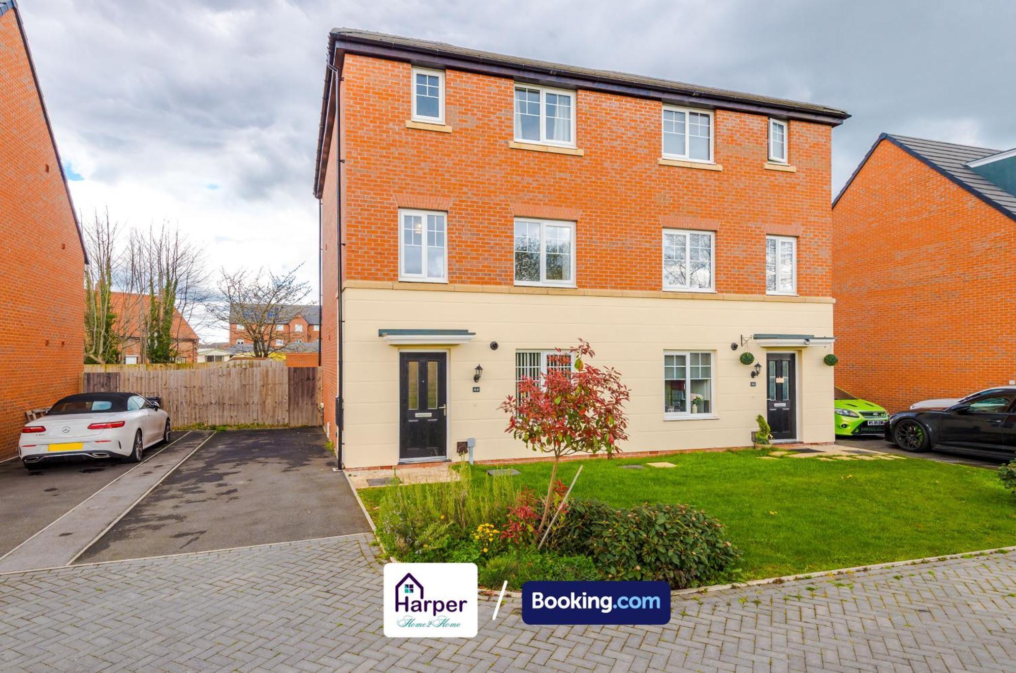 Hough Green Prime Location 3 Storey By Harperletting Short Lets & Serviced Accommodation Chester With Driveway Long Or Short Stays מראה חיצוני תמונה