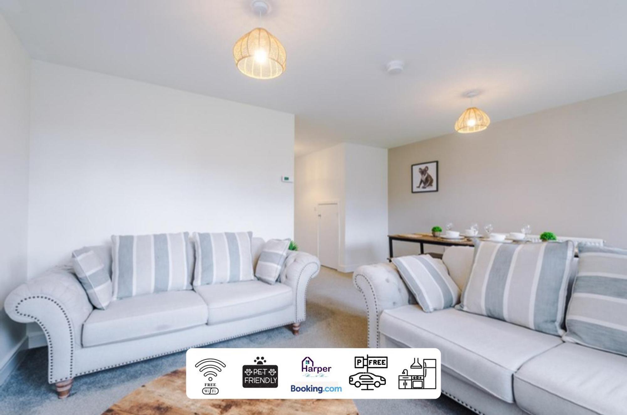 Hough Green Prime Location 3 Storey By Harperletting Short Lets & Serviced Accommodation Chester With Driveway Long Or Short Stays מראה חיצוני תמונה